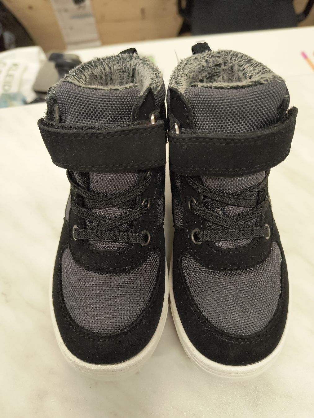 Viking Scarpe per ragazzi: Turnschuhe schwarz Gr. 24 Viking – Usato da Schöfflisdorf venduto da kin_2dp9