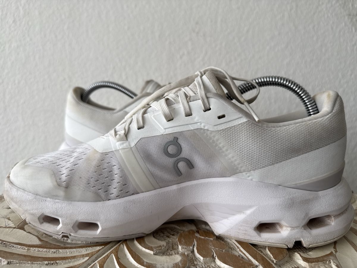 On Chaussures hommes: ON Cloudace Laufschuhe Weiss Grösse 42.5 – D'occasion à Zürich par sha_vw65 4