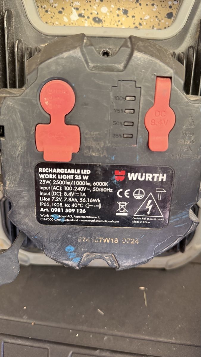 Würth Lampade: Lampe LED de chantier rechargeable Würth  – Usato da Rebeuvelier venduto da Rikinette8789 1