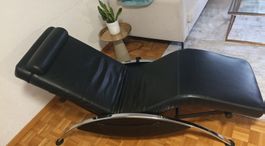 Relaxliege Leder schwarz mit Metallgestell