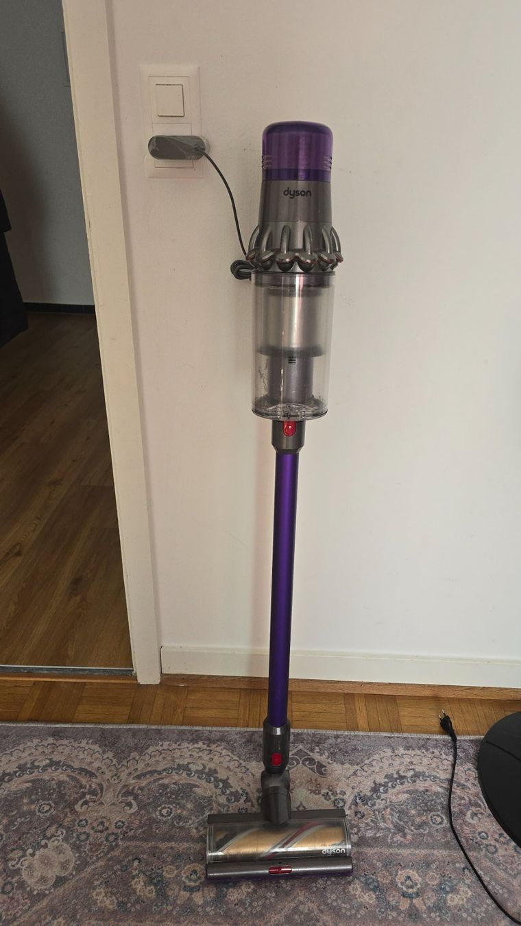 Dyson Aspirateurs & Accessoires: Dyson staubsauger V11 Gebraucht – D'occasion à Wallisellen par theblacksheep