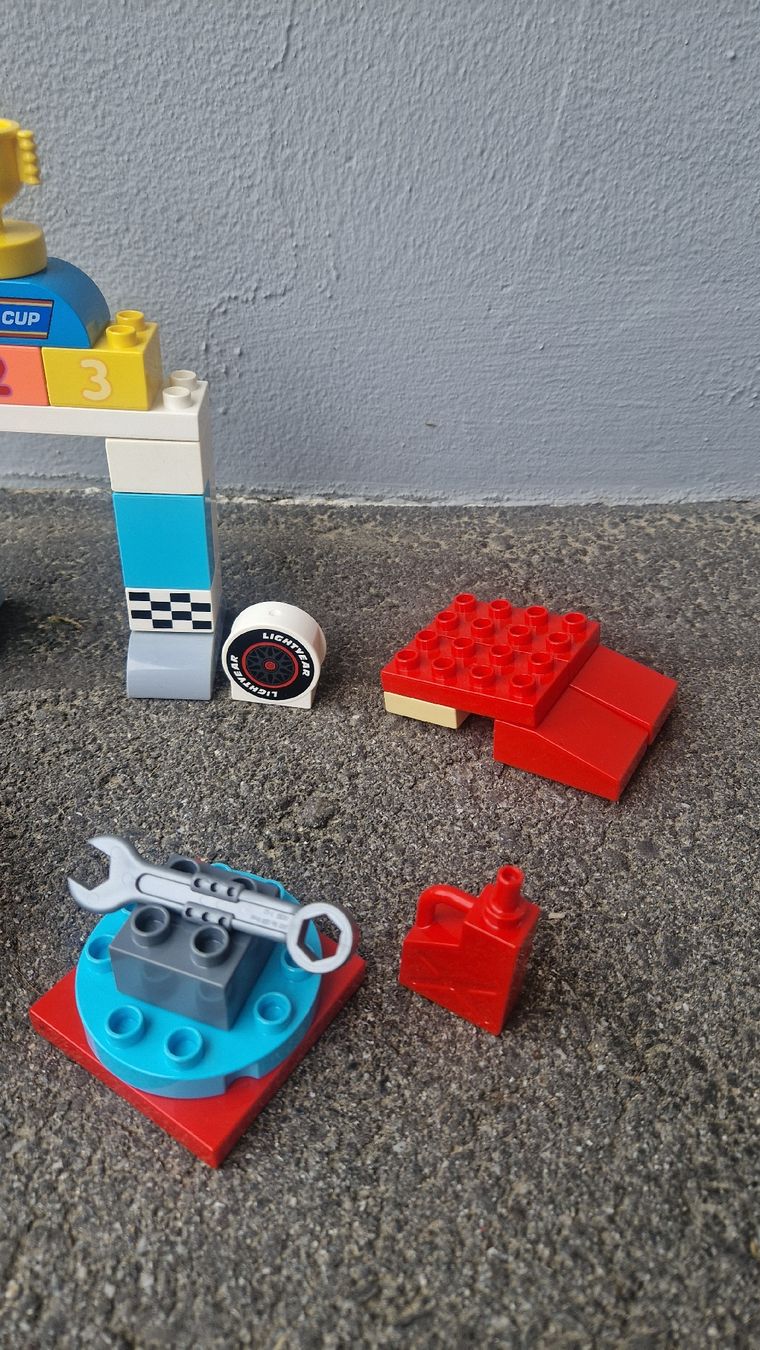 Lego Giocattoli: Lego Duplo Lightning McQueen  – Usato da Falera venduto da kittykitt 3