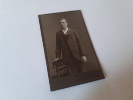 SCHWIIZER JUGEND DAZUMAL - JEUNE HOMME - NEUCHATEL