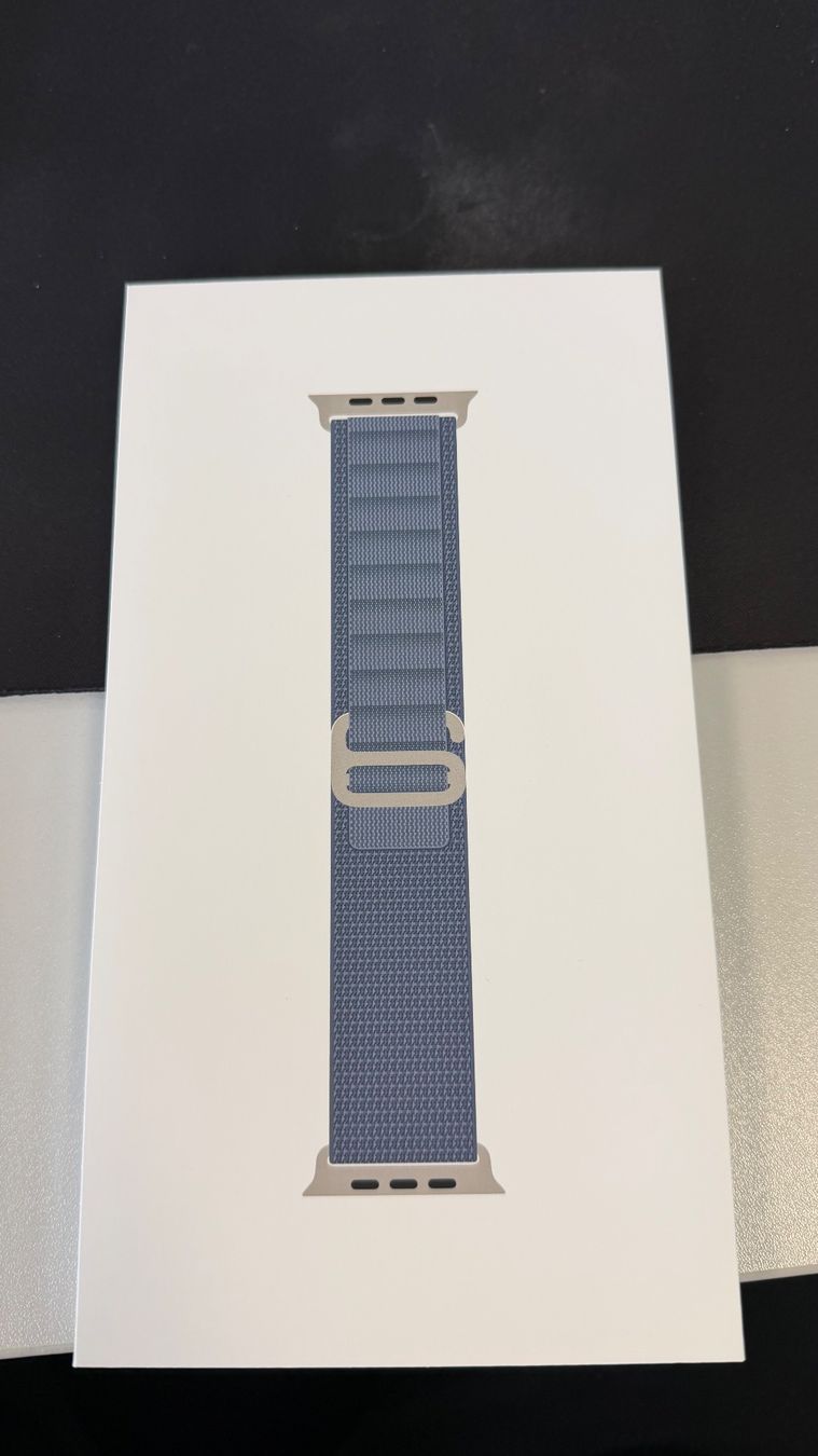 Apple Bracciali & Braccialetti: Alpine Loop 49 mm Light Blue Natural Titanium Medium – Nuovo e nell'imballaggio originale da Effretikon venduto da i0wnex_99