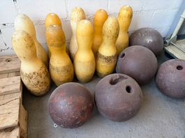 Vintage Kegel-Set aus Holz – Komplett mit 9 Kegeln & 5 Kugel