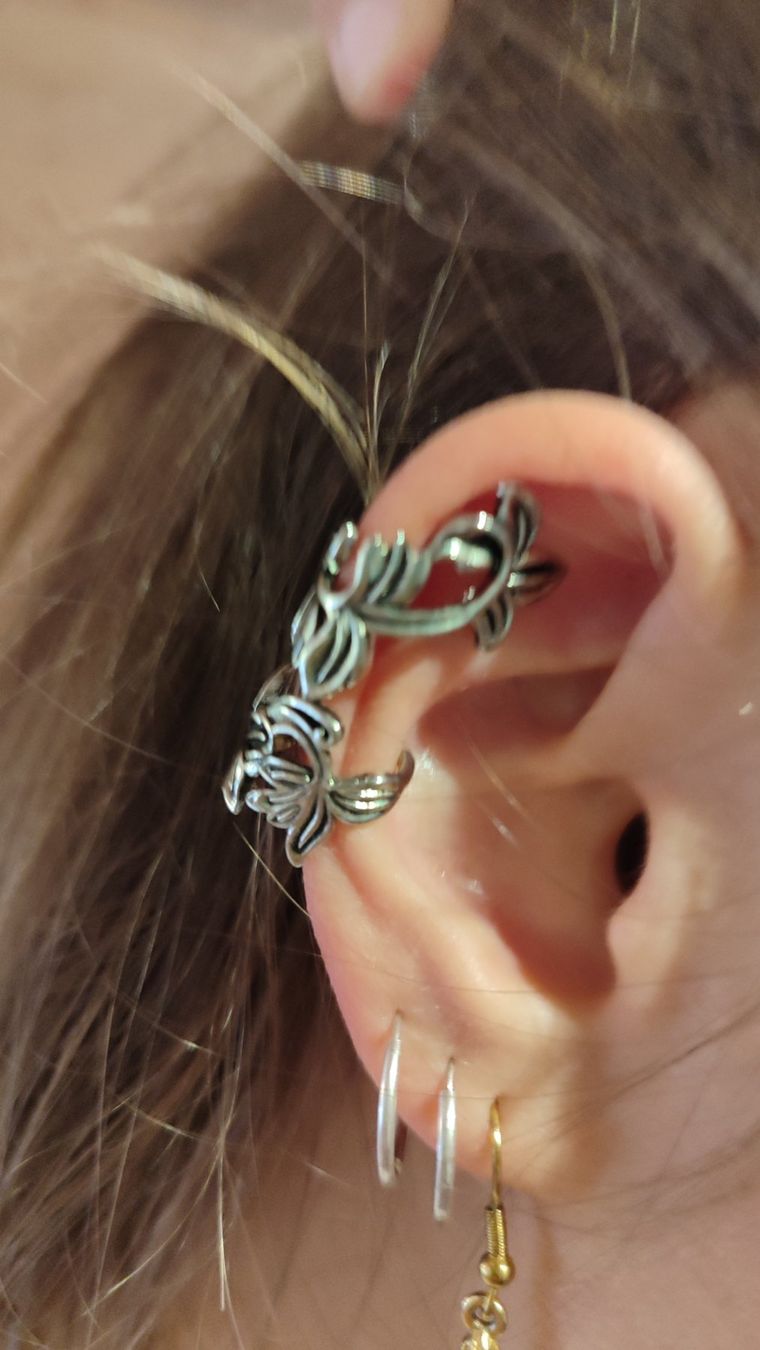Brandy Melville Orecchini pendenti & Orecchini a lobo: Ohrringe und Ohrstecker Set – Nuovo (secondo la descrizione) da Brüttisellen venduto da nic_xm7s