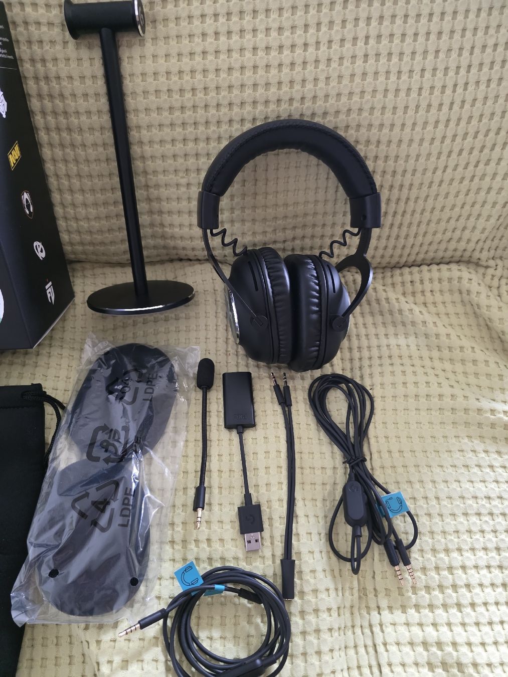 Logitech Kopfhörer: LOGITECH G Pro X + Stand – Neu (gemäss Beschreibung) aus Basel von Cod1987 1