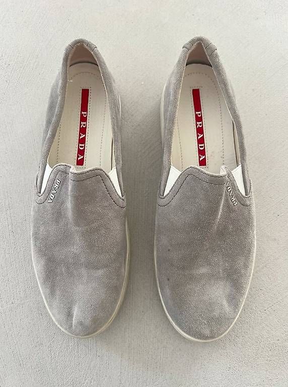 Scarpe da donna: Prada Wildleder-Loafer, hellgrau, Grösse EU37.5 – Usato da Zürich venduto da FK8044