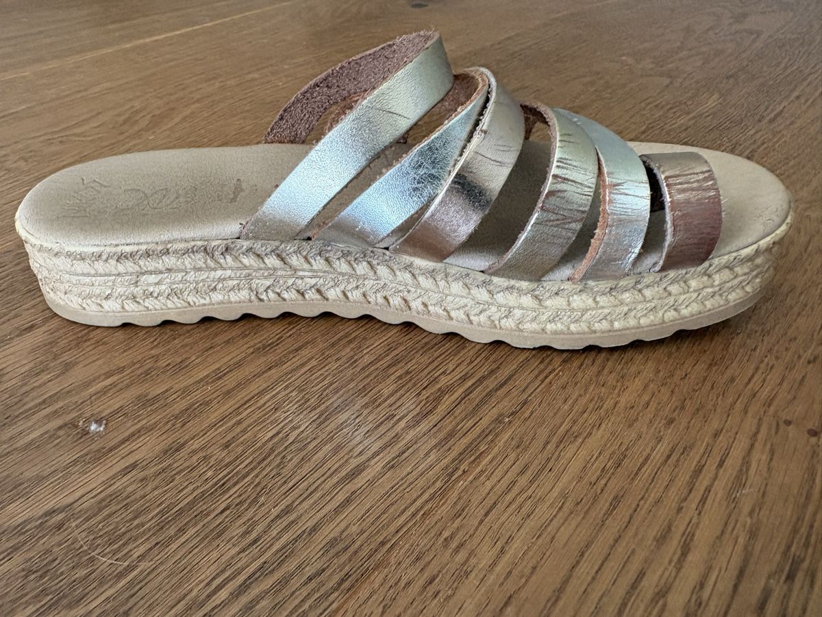 Chaussures filles: Griechische Ledersandale, Grösse 36 – D'occasion à Arth par Windig 3