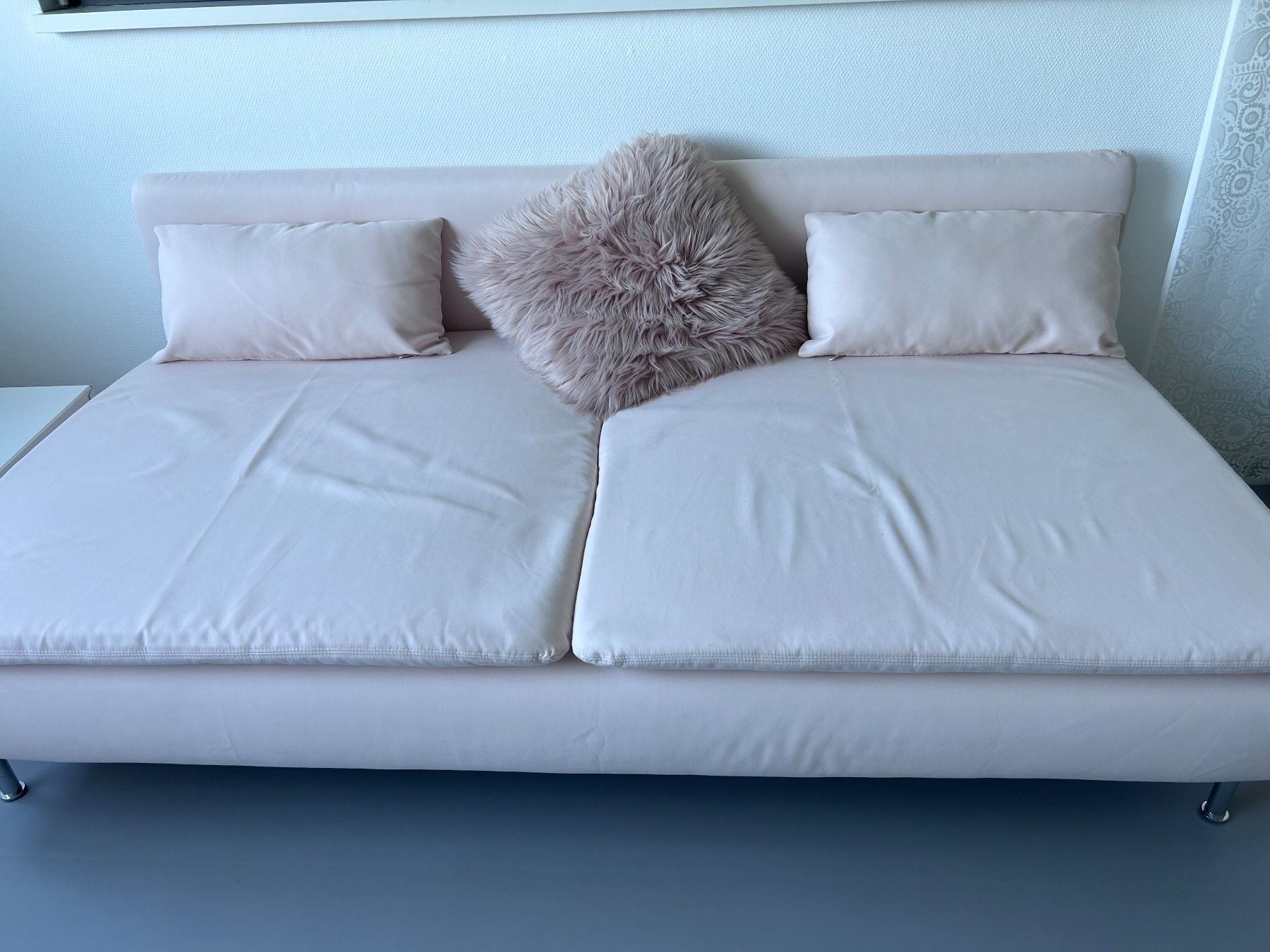 Divani: Wunderschönes Sofa in einem feinen rosa Bastellton – Usato da Nenzlingen venduto da Aliza1 4