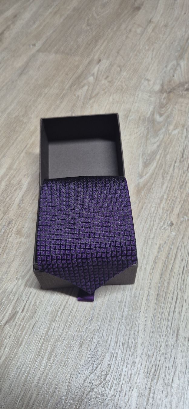 Patek Philippe Montres: cravate en soie violette, Patek Philippe – Neuf avec emballage d'origine à Plan-les-Ouates par geg_5zl5