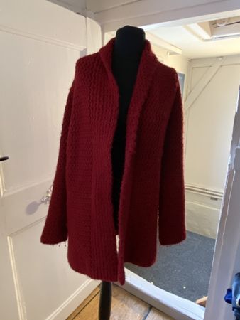 Schöner dunkelroter Cardigan von an‘ge