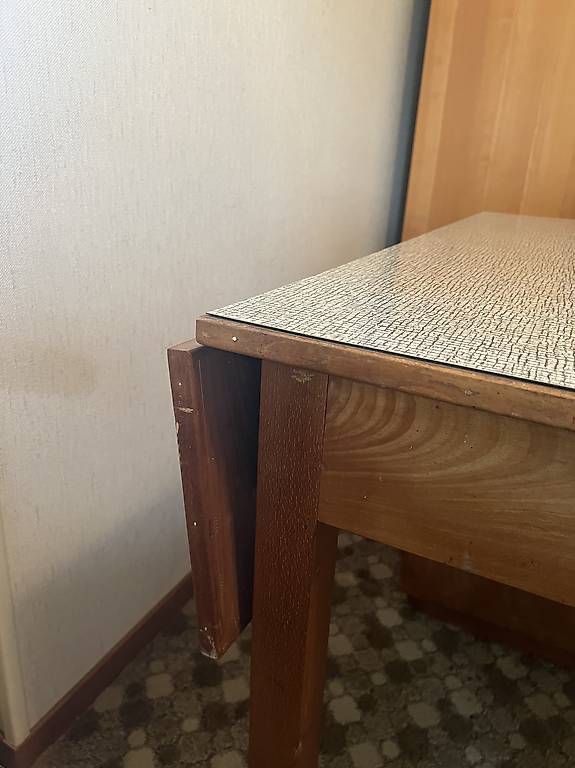 Scrivanie: Bureau ancien, placage Formica  – Usato da Epalinges venduto da jpe_2twg 3