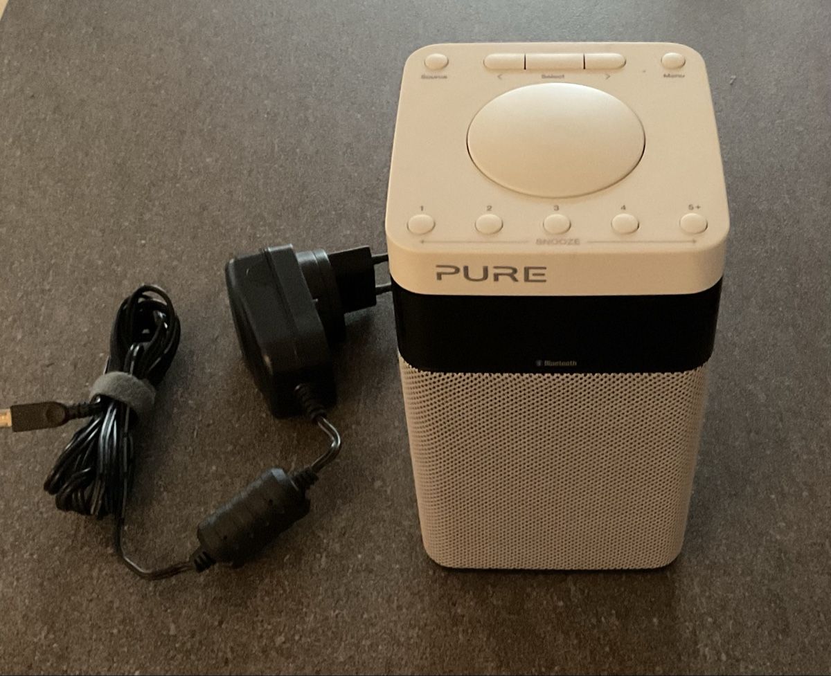 Radio: PURE Pop Midi Digitalradio mit Bluetooth Ladegerät  – Usato da Jegenstorf venduto da BAVARIA4CH