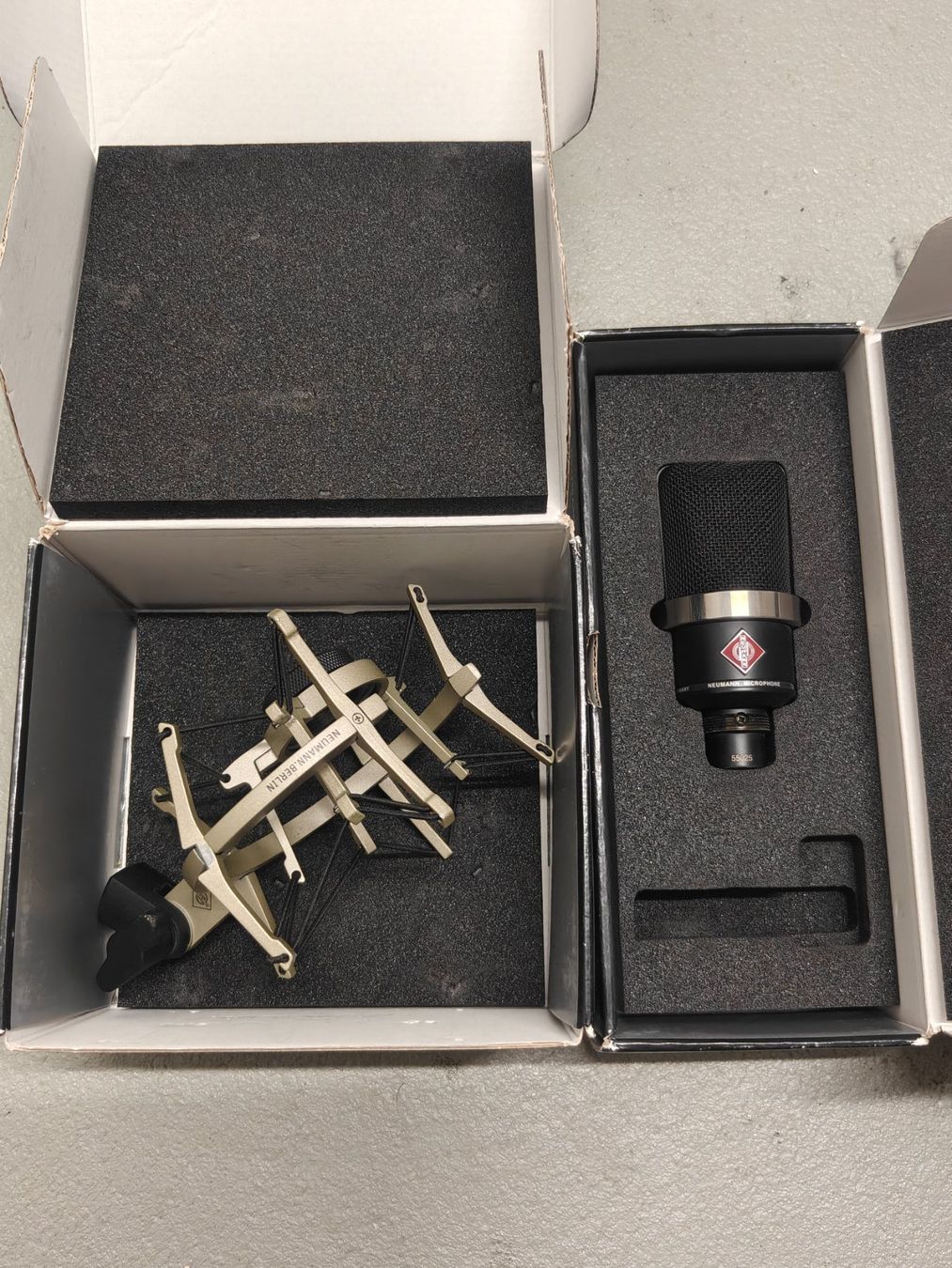 Neumann Microfoni: Neumann TLM 102 + EA 4 Suspension — Studio Set – Usato da Utzigen venduto da Santacruz951