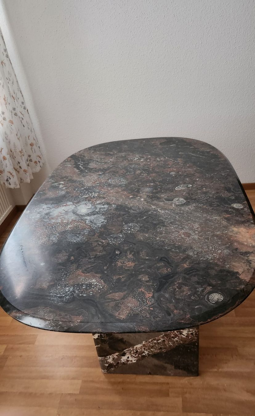 Set de table et chaises: Esstisch Granit mit 4 Lederstühlen  – D'occasion à Steinhausen par cem_8wkq 2
