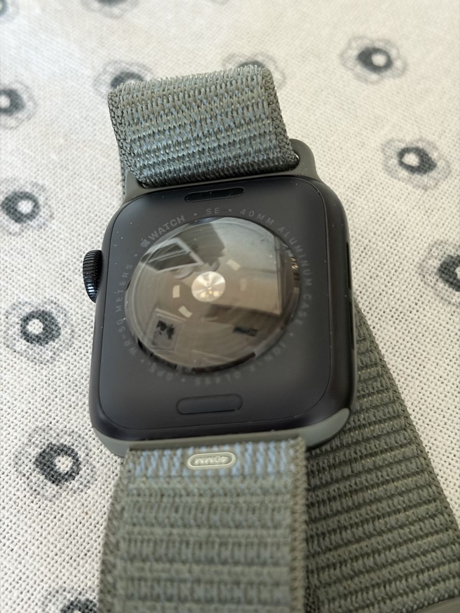 Apple Smartwatch: Apple Watch SE GPS 4mm – Usato da Tagelswangen venduto da Gizzmo..77 5