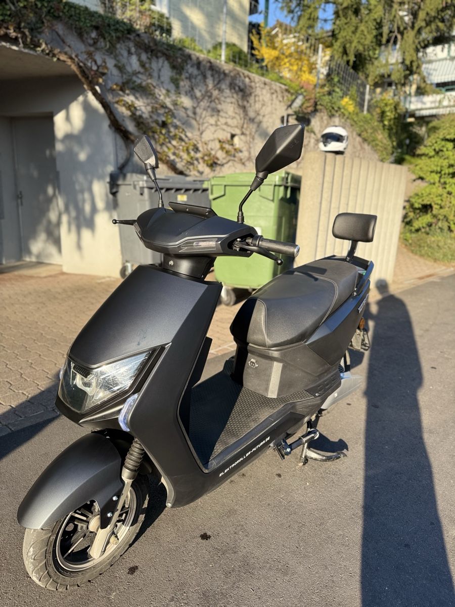 Voiturettes électriques: E-Roller Futurs 3000W – D'occasion à Zürich par natrud