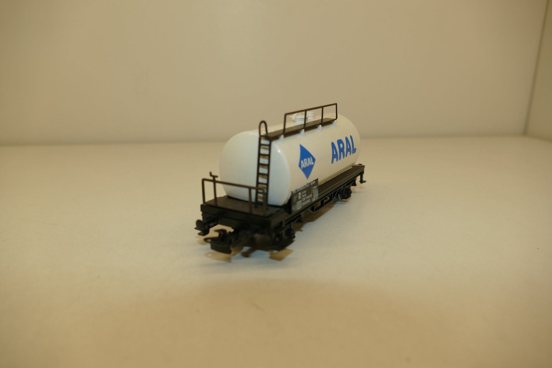 Märklin Modelleisenbahnen: Märklin H0: DB Kesselwagen Aral – Neu (gemäss Beschreibung) aus Niederhasli von rail-duerst 2
