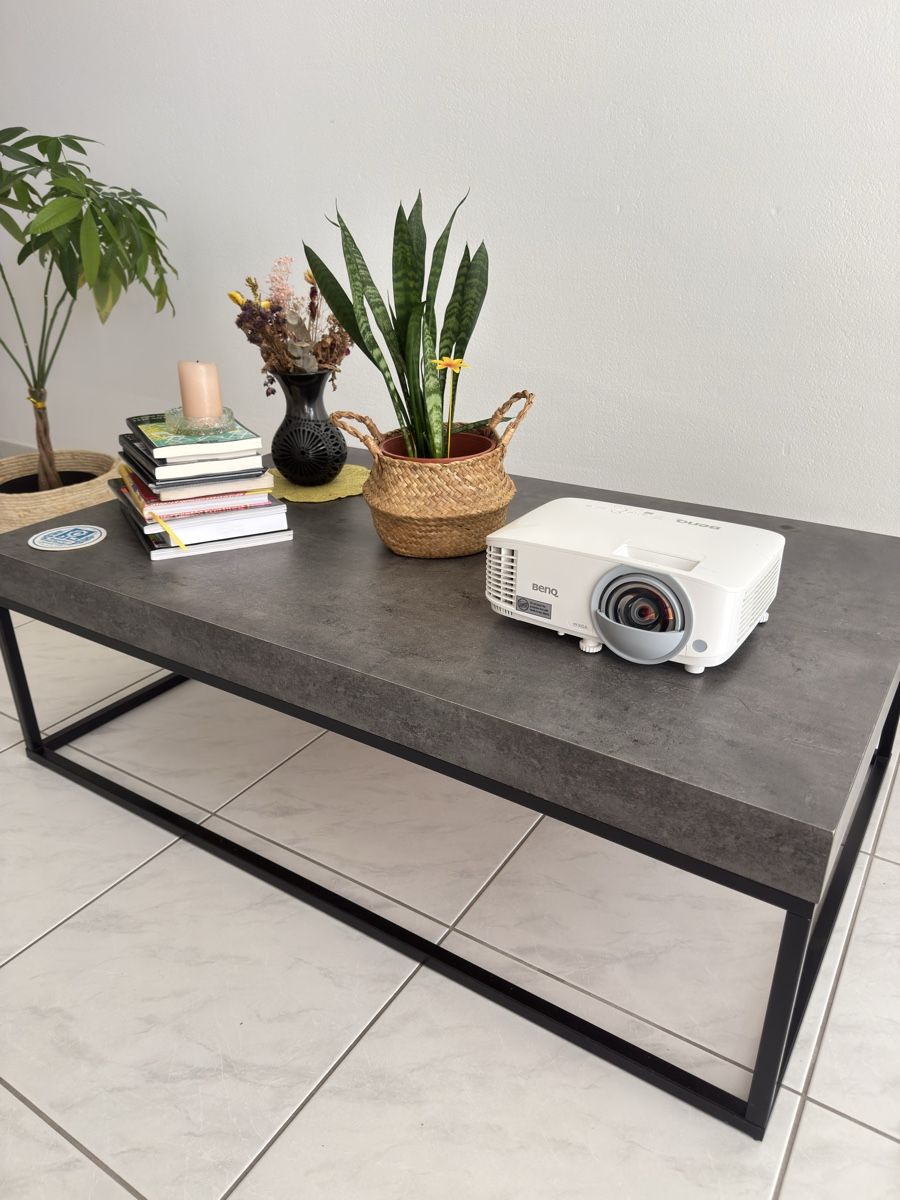 Tische: Couchtisch mit Metallbeinen und Steinoptik – Gebraucht aus Buchs SG von cristina_28 1