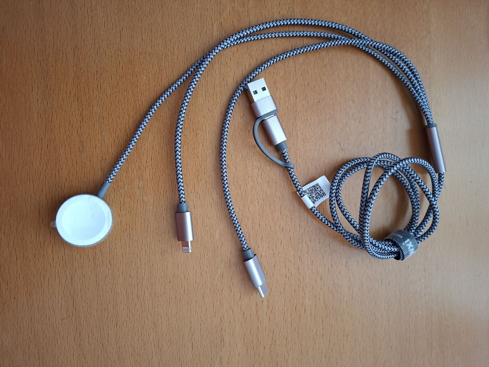 Cavi: USB-C/Lightning Ladekabel mit Apple Watch Ladepad neu – Nuovo (secondo la descrizione) da Uster venduto da mak_mw2n