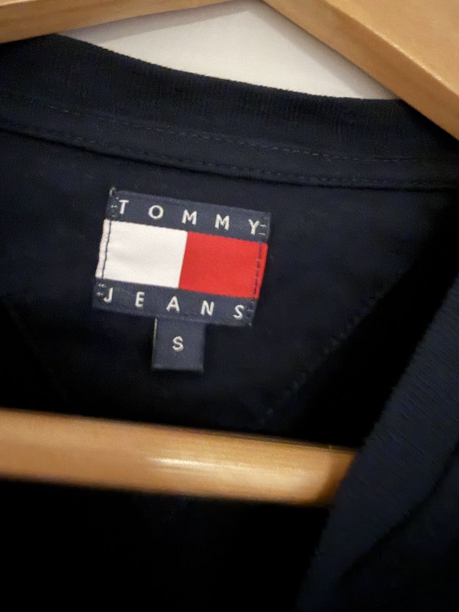 Tommy Hilfiger T-shirt: Tommy Hilfiger Shirt – Usato da Henau venduto da martina_1998 1