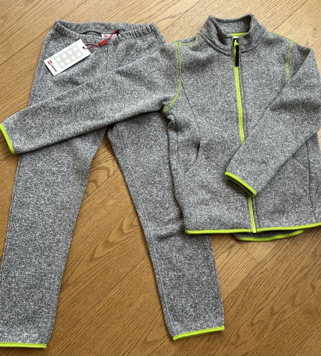 Lego Kleiderpakete & -sets: LEGO Set - Hose und Pullover Gr. 122/128 – Neu (gemäss Beschreibung) aus Rothrist von szc_9dg5