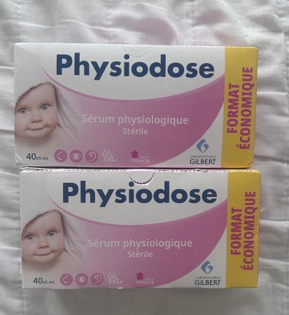 Sterile physiologische Kochsalzlösung in Einwegflaschen