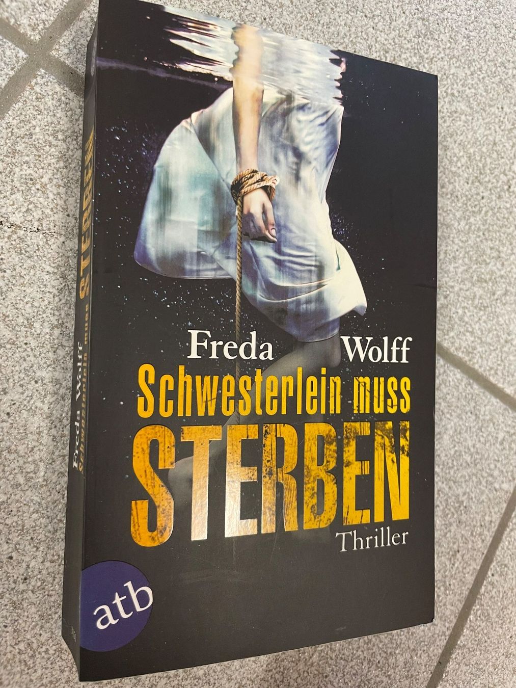 Libri: Schwesterlein muss sterben by Freda Wolff – Usato da Eschen venduto da books_and_more