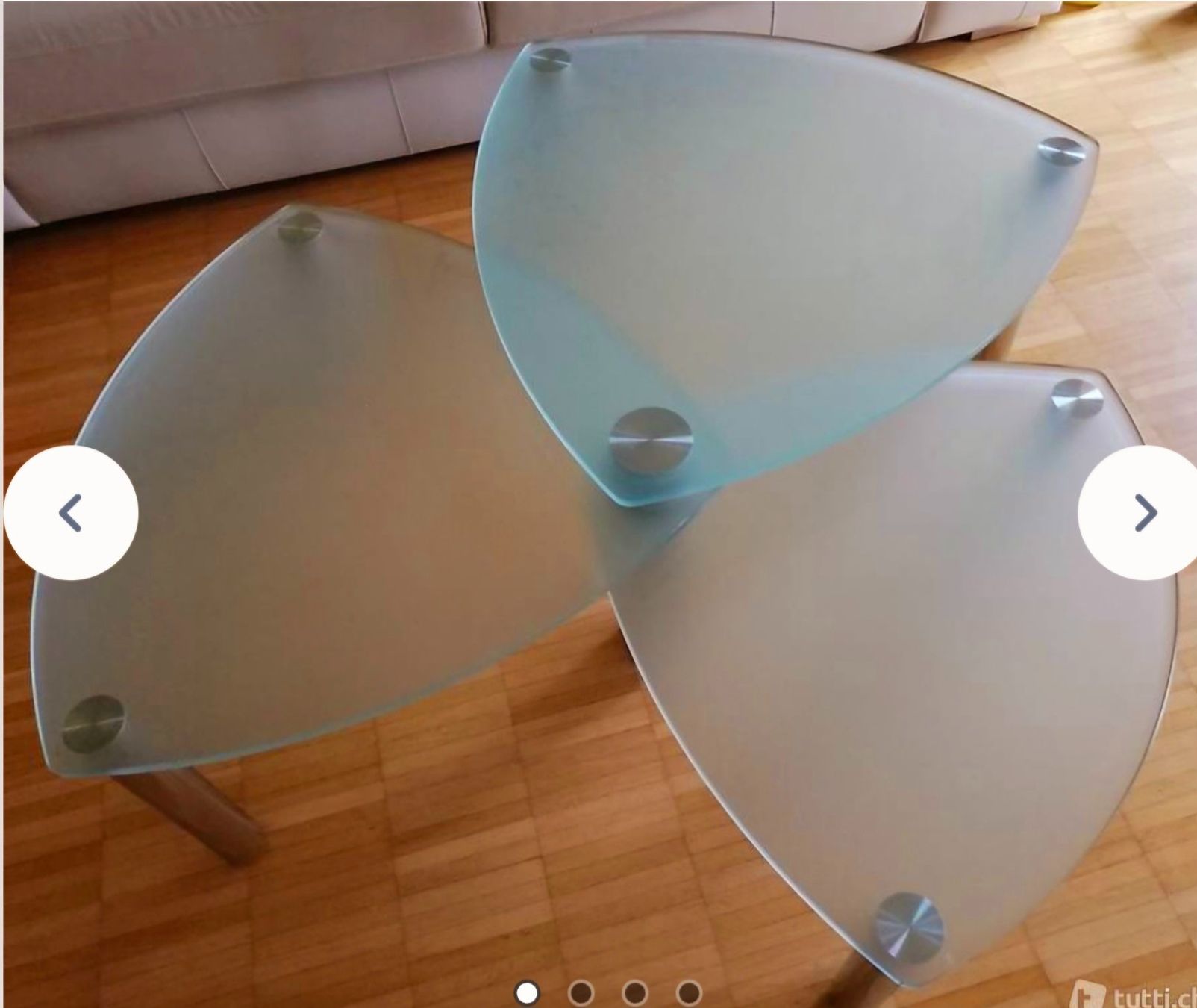Tische: Beweglicher Milch-Glas Salontisch – Gebraucht aus Zürich von anastacia03