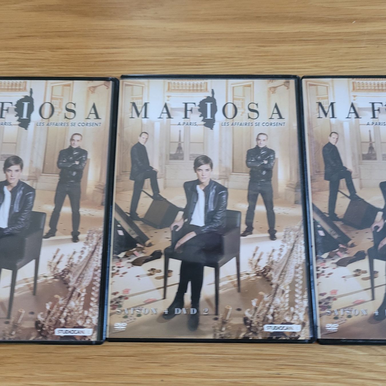 Tous les DVDs: DVD Mafiosa Saison 4 – D'occasion à Biel/Bienne par Destockweb 2