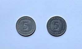 Zwei 5 Deutsche Mark Münzen, Jahrgang 1982/1983
