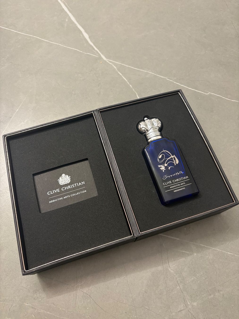 Clive Christian Parfum & Eau de Toilette: Clive Christian Hedonistic 50 ml 99% – Gebraucht aus Buchs SG von leo_b9jm
