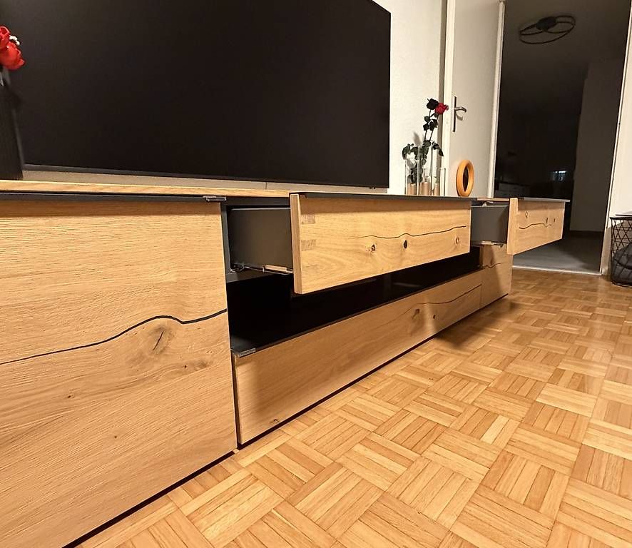 Mobili TV: Hochwertiges TV-Lowboard aus Eiche – Usato da Zürich venduto da lej_7lbp 2