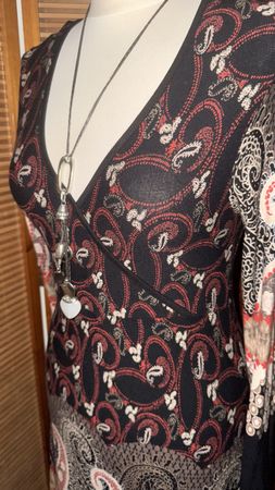 Hübsches Kleid von Aniston, 42