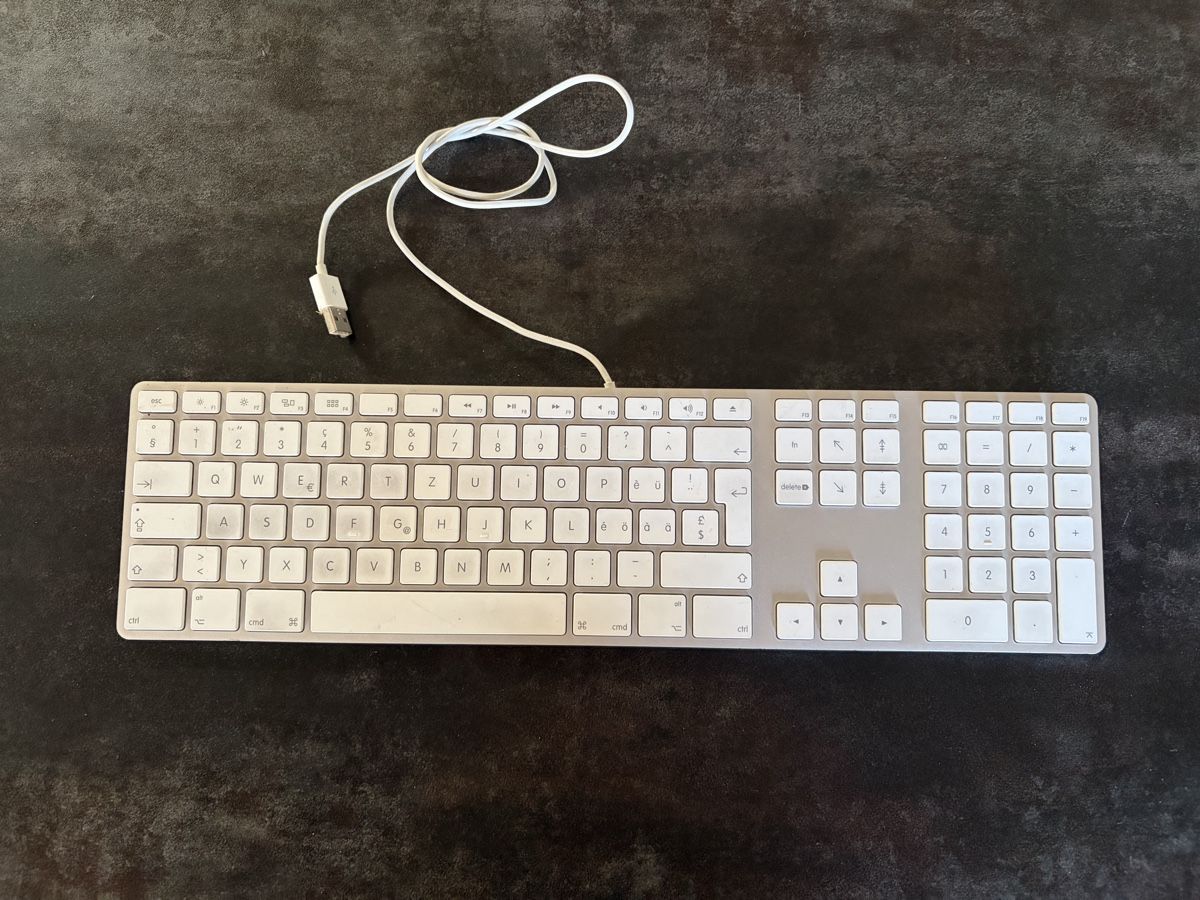 Apple Tastiere: Clavier Apple A1243 – Usato da Vallamand venduto da Bricbracbroc82