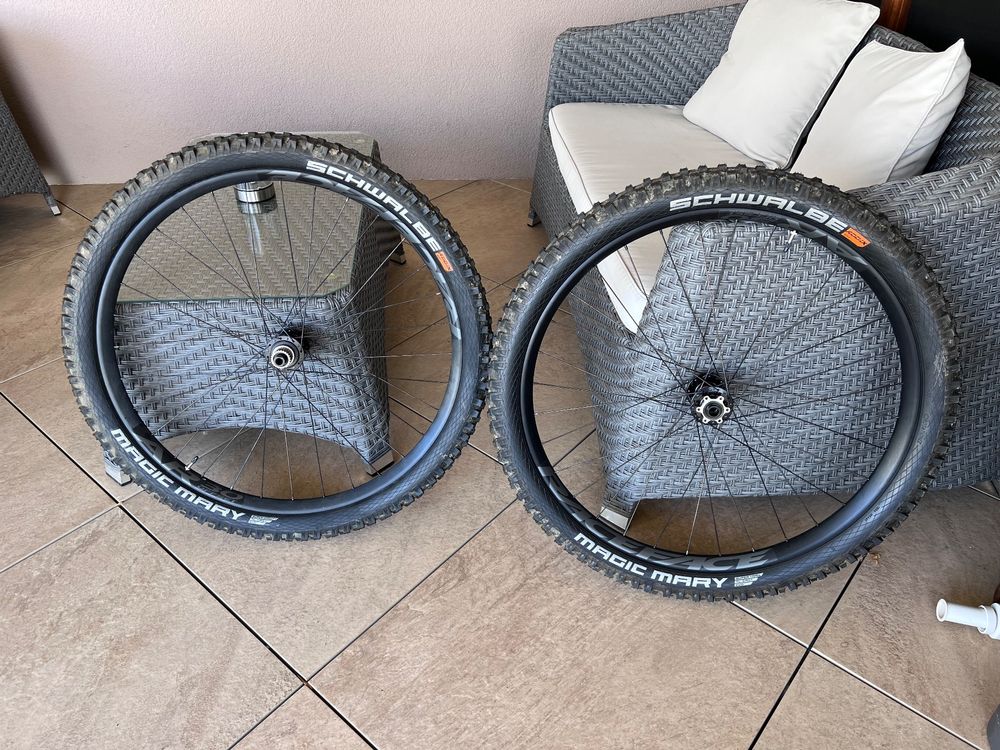 Roues vélo vtt ebike Raceface AR30 offset pneus Magic Marry 2