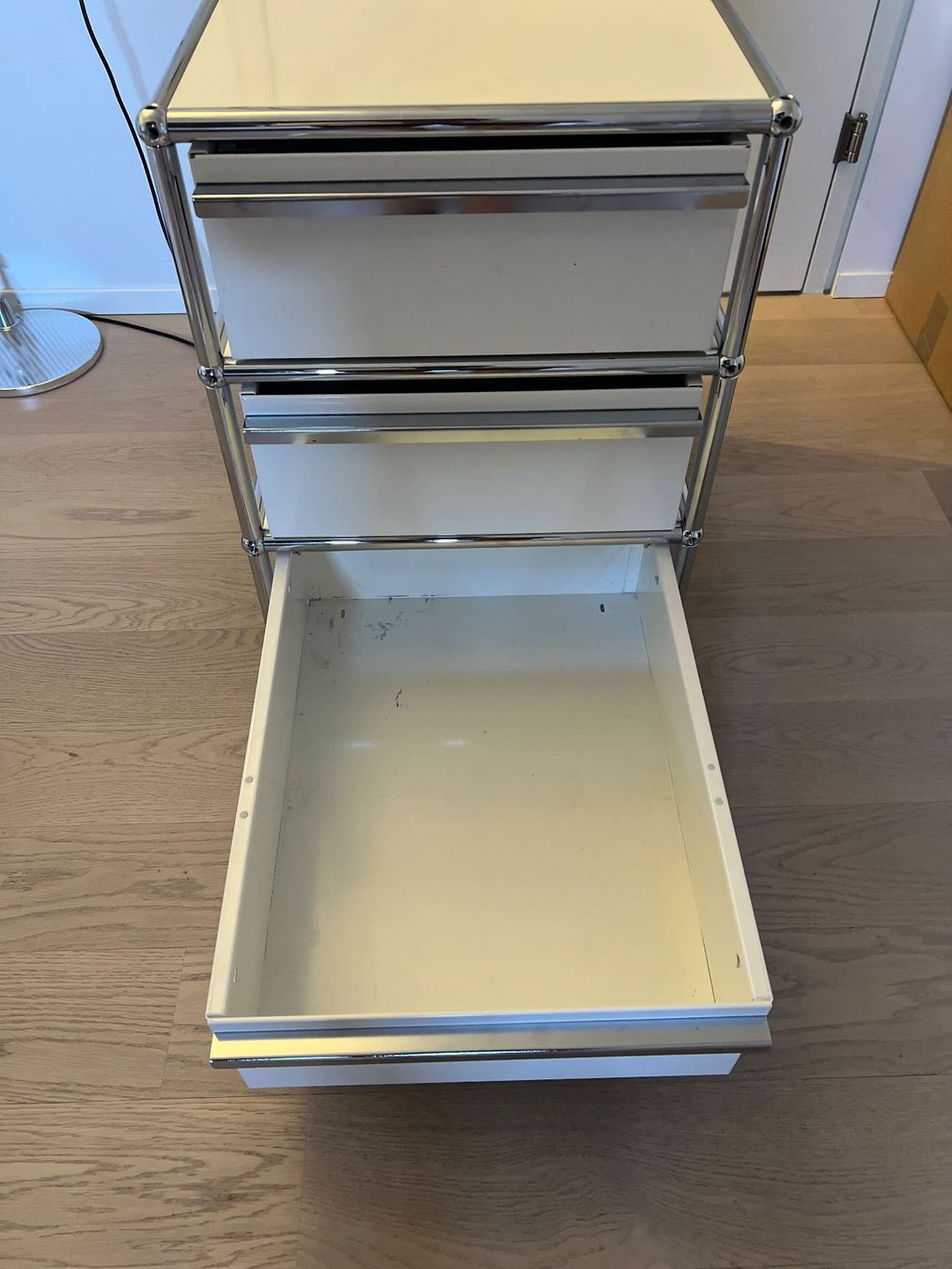 USM Eléments de bureau: Rollcontainer USM Haller mit 3 Schubladen in Weiss – D'occasion à Winterthur par mic_l98y 6