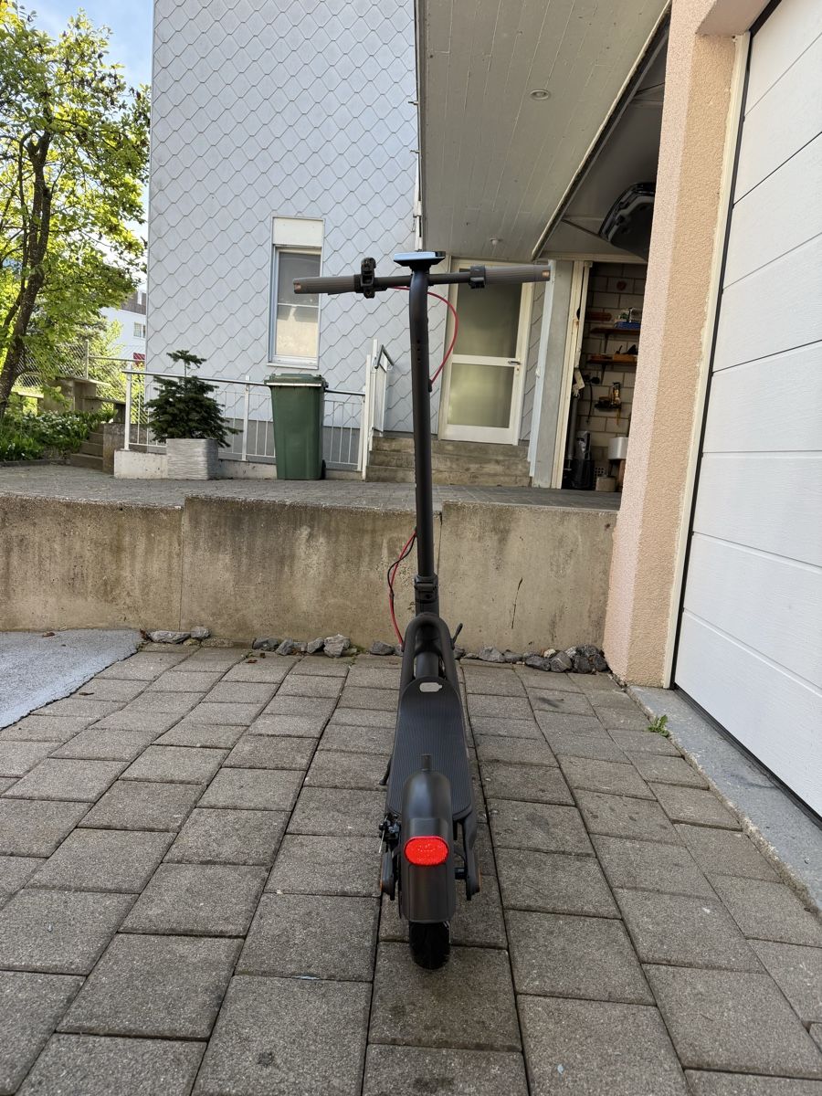 Kickboard: Navee V40i E-Scooter (E-Trottinet) mit Garantie – Nuovo (secondo la descrizione) da Niederglatt ZH venduto da ele_x8z5 6