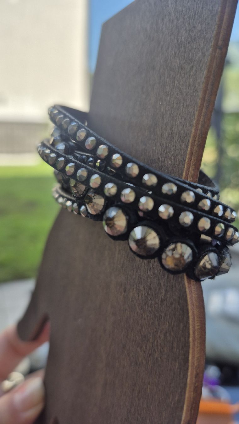 Bracciali & Braccialetti: Bracciale  nero con strass multipli – Usato da Giubiasco venduto da Stefaniav 5