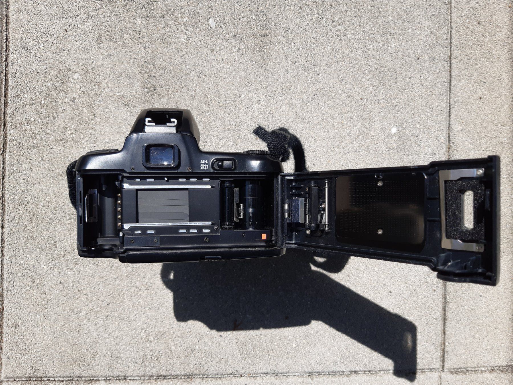 Nikon Kamera: Nikon F-601 analog Blitz SB-24, Objektiv – Gebraucht aus Steffisburg von Bosihalte-Salbei 3
