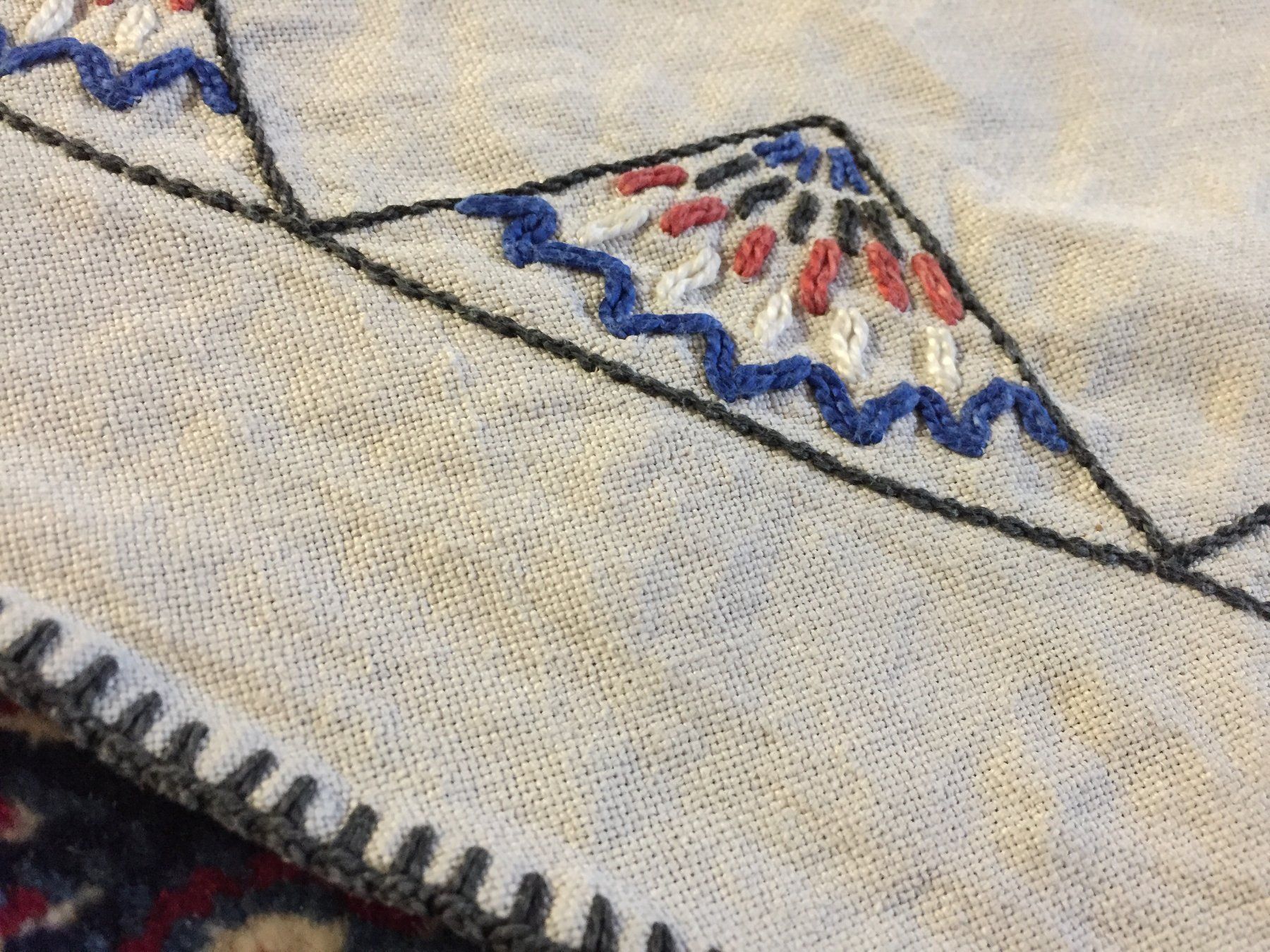 Coperte: Vintage Tischdecke Decke Handarbeit – Usato da Schaffhausen venduto da vintageville 2