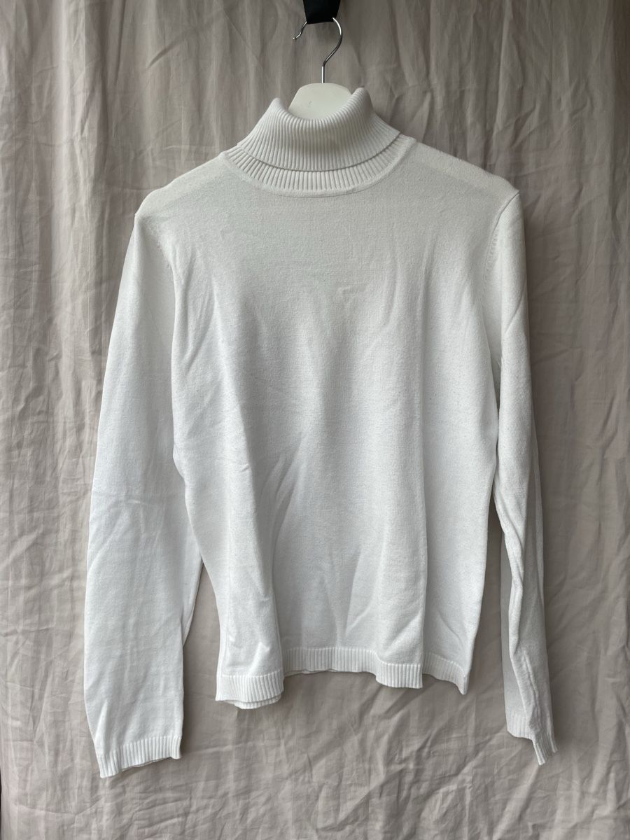 Pullover & Sweatshirts: Rollkragenpullover weiss – Gebraucht aus Horw von r.jokiel