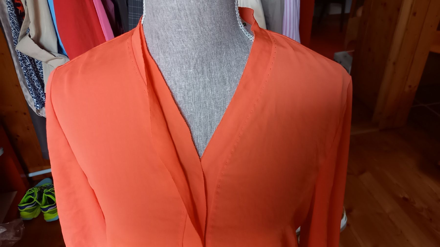 Marc Cain Chemisiers: Bluse MARCCAIN Orange Grösse 40/42 – D'occasion à St. Gallen par Otterndorf 1