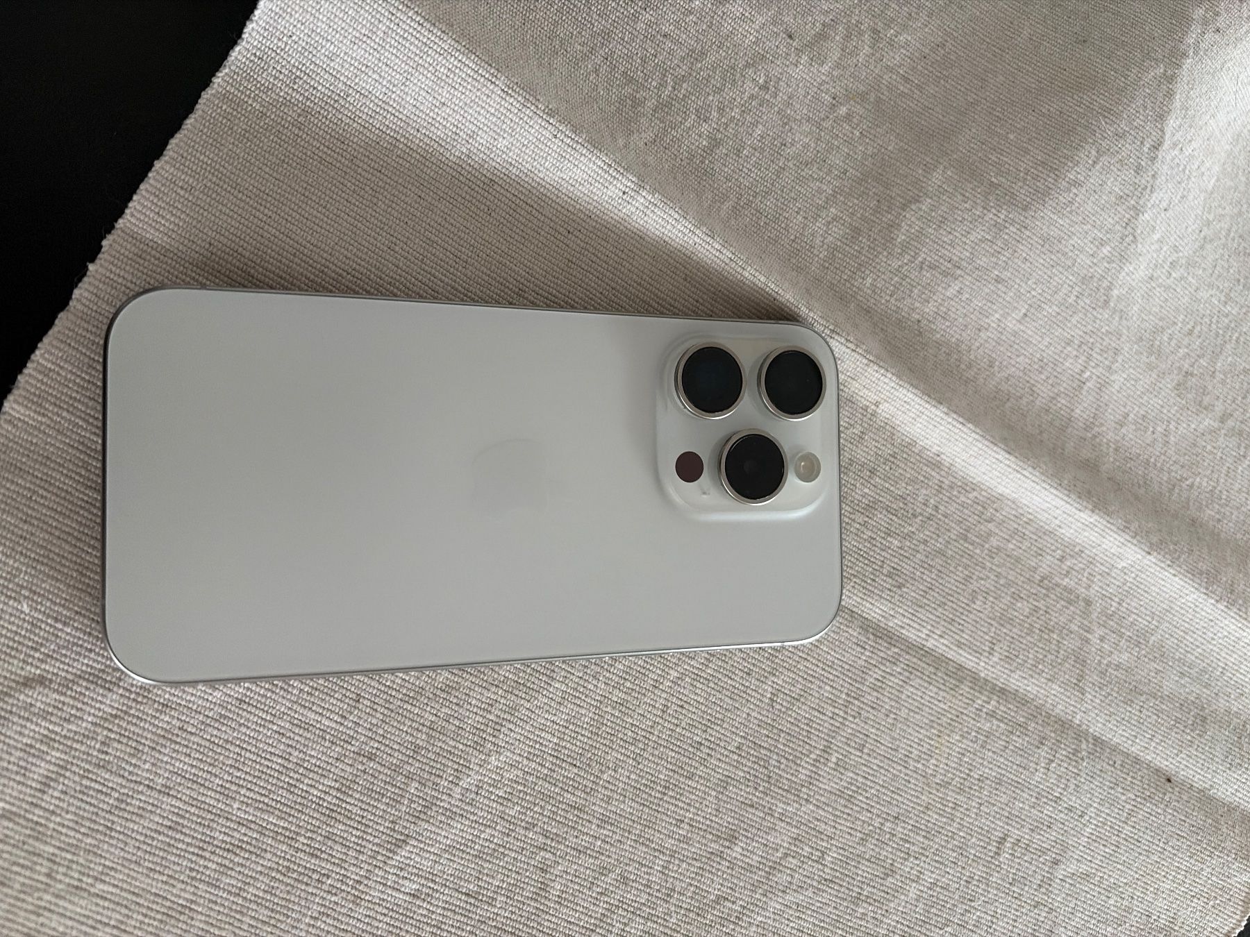 Apple Telefoni cellulari / Smartphones: Apple iPhone 15 Pro weiss – Usato da Wolfwil venduto da Melanie1325