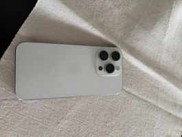 Apple iPhone 15 Pro weiss