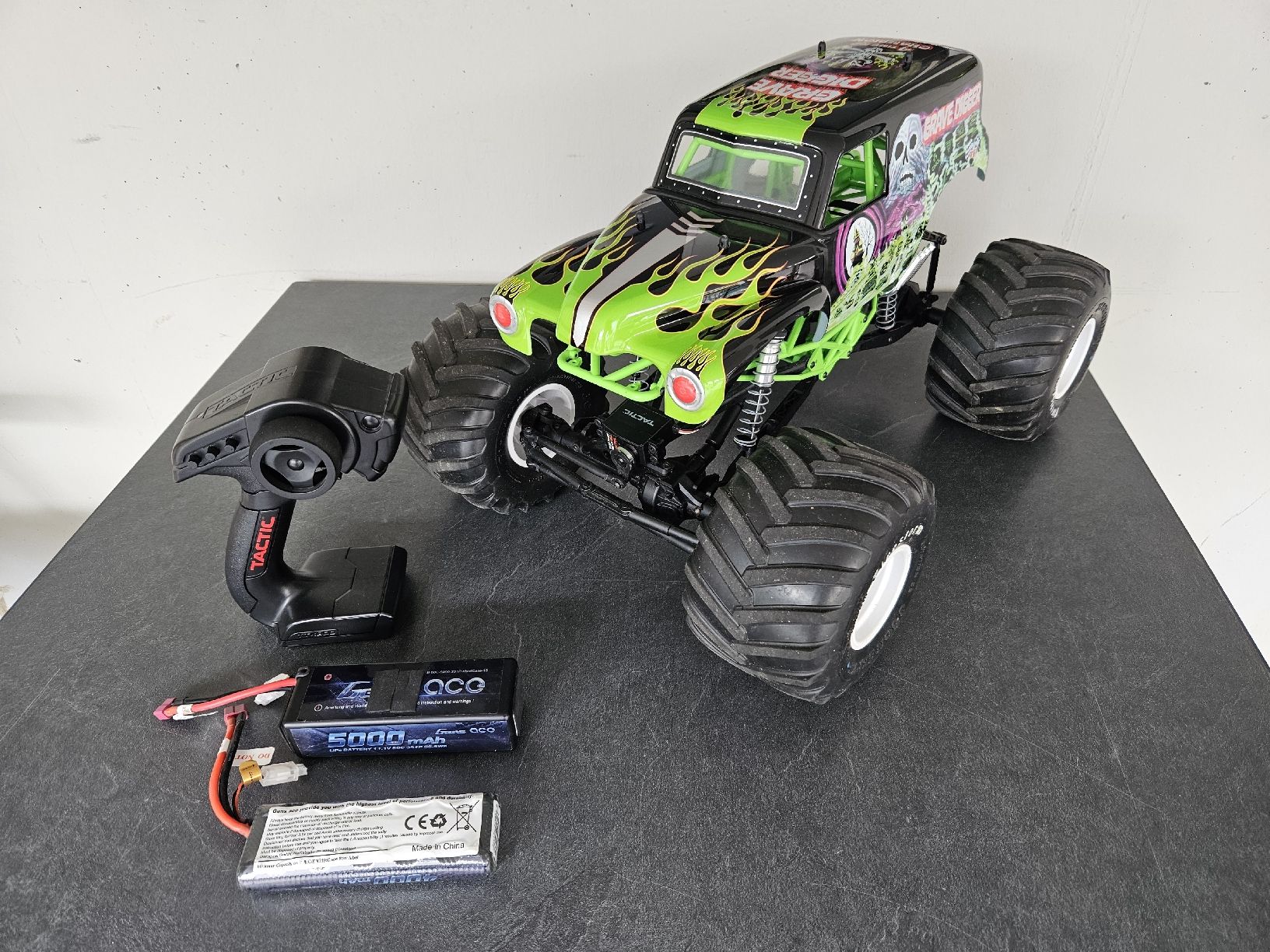Axial RC Kits de montage: Grave Digger RC Axial SMT10 – D'occasion à Sarnen par rockola02