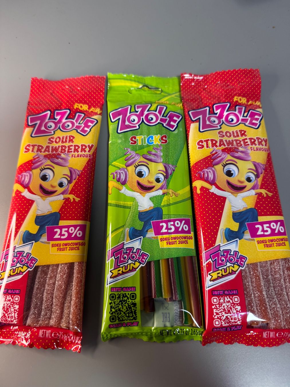 Lebensmittel & Spezialitäten: Zoté Run Sour Strawberry Sticks 3er Packung – Neu und originalverpackt aus Zunzgen von noa_wd92