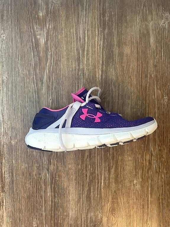 Scarpe da uomo: Under Armour Hallenturnschuhe Grösse 40.5 – Usato da Uttigen venduto da extreme08 1