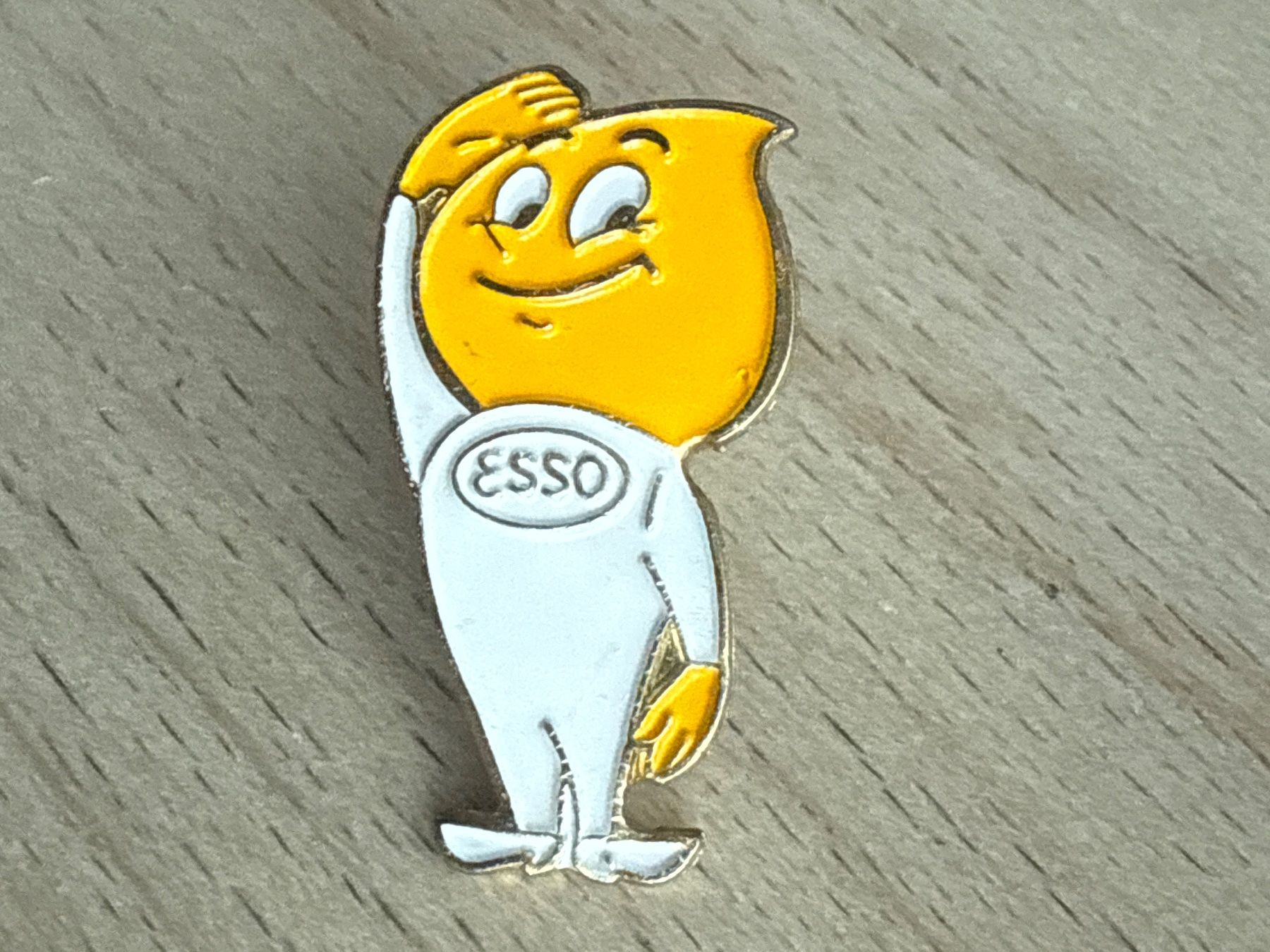 Esso Plaquettes & Badges: Pin Esso – D'occasion à Glattbrugg par Schweigmatt